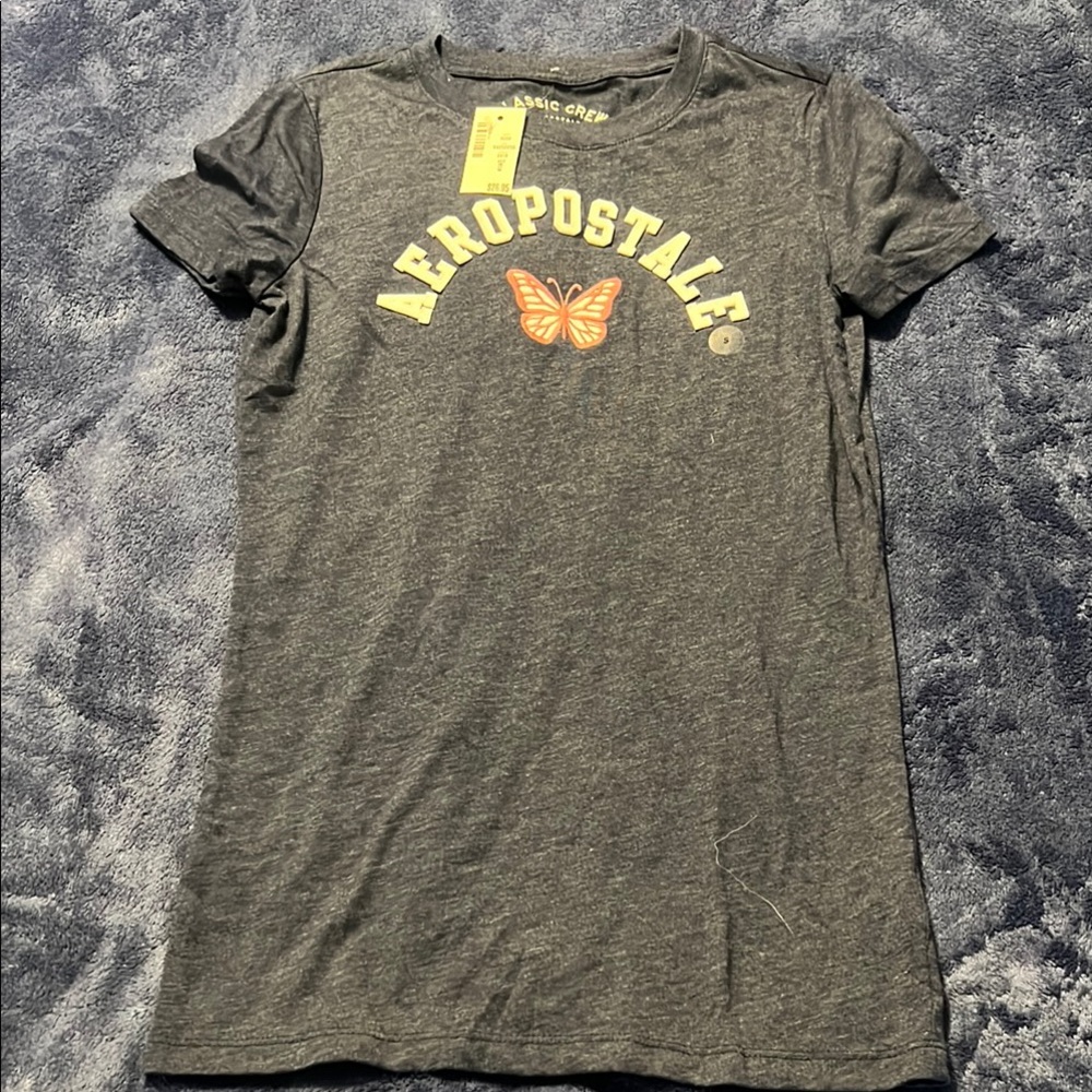 Aeropostale Gray Short Sleeve Tee with Graphic Design